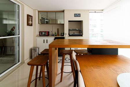 Varanda de apartamento à venda com 4 quartos, 186m² em Vila Romana, São Paulo