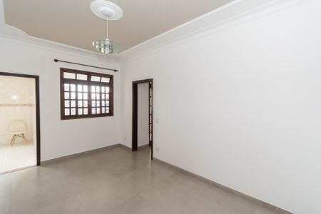 Sala 2 de casa para alugar com 3 quartos, 250m² em Eldorado, Contagem