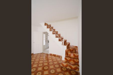 Casa de condomínio para alugar com 140m², 2 quartos e sem vagaEscada
