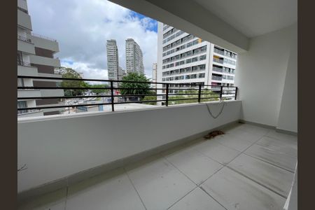 Apartamento à venda com 32m², 1 quarto e sem vaga Apartamento à venda com 32m², 1 quarto e sem vagaVaranda
