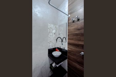 Casa para alugar com 90m², 2 quartos e 1 vaga Casa para alugar com 90m², 2 quartos e 1 vagaBanheiro da Suíte