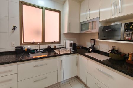 Apartamento à venda com 92m², 3 quartos e 2 vagasCozinha