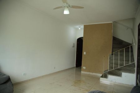 Casa à venda com 150m², 2 quartos e 2 vagasSala