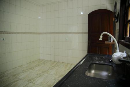 Casa à venda com 150m², 2 quartos e 2 vagasCozinha 