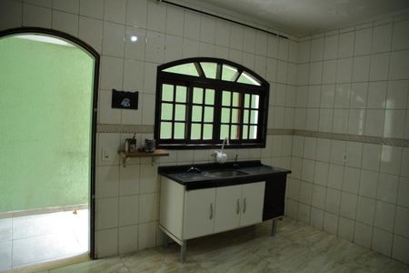 Casa à venda com 150m², 2 quartos e 2 vagasCozinha 