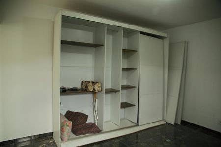 Casa à venda com 150m², 2 quartos e 2 vagasQuarto Edícula 