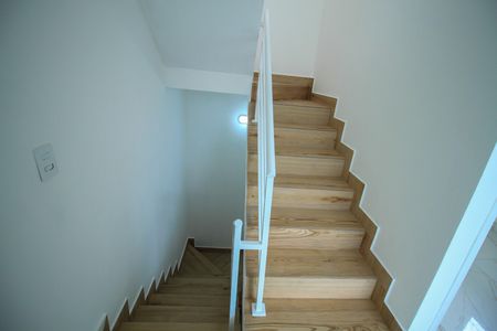 Casa para alugar com 70m², 2 quartos e sem vagaEscada