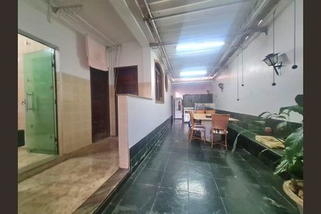 Casa à venda com 3 quartos, 180m² em Santa Efigênia, Belo Horizonte