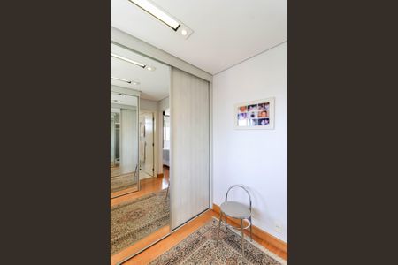 Apartamento à venda com 135m², 2 quartos e 2 vagas Apartamento à venda com 135m², 2 quartos e 2 vagasCloset da Suíte 1