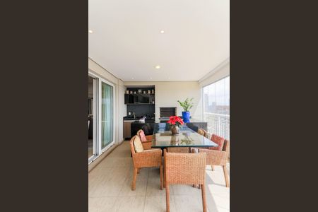 Apartamento à venda com 135m², 2 quartos e 2 vagas Apartamento à venda com 135m², 2 quartos e 2 vagasVaranda Gourmet