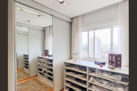 Apartamento à venda com 135m², 2 quartos e 2 vagas Apartamento à venda com 135m², 2 quartos e 2 vagasCloset da Suíte 1