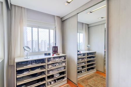 Apartamento à venda com 135m², 2 quartos e 2 vagas Apartamento à venda com 135m², 2 quartos e 2 vagasCloset da Suíte 1