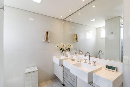 Apartamento à venda com 135m², 2 quartos e 2 vagas Apartamento à venda com 135m², 2 quartos e 2 vagasBanheiro da Suíte 1