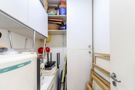 Apartamento à venda com 135m², 2 quartos e 2 vagas Apartamento à venda com 135m², 2 quartos e 2 vagasQuarto de Serviço
