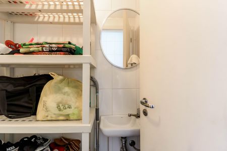 Apartamento à venda com 135m², 2 quartos e 2 vagas Apartamento à venda com 135m², 2 quartos e 2 vagasBanheiro de Serviço