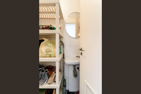 Apartamento à venda com 135m², 2 quartos e 2 vagas Apartamento à venda com 135m², 2 quartos e 2 vagasBanheiro de Serviço