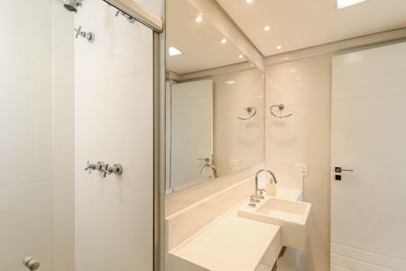 Apartamento à venda com 135m², 2 quartos e 2 vagas Apartamento à venda com 135m², 2 quartos e 2 vagasBanheiro da Suíte 2