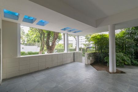 Casa à venda com 220m², 5 quartos e 3 vagas Casa à venda com 220m², 5 quartos e 3 vagasVaranda da Sala
