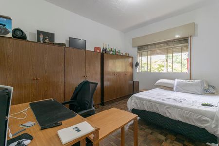 Casa à venda com 220m², 5 quartos e 3 vagas Casa à venda com 220m², 5 quartos e 3 vagasQuarto 2