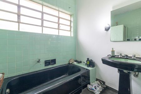 Casa à venda com 220m², 5 quartos e 3 vagas Casa à venda com 220m², 5 quartos e 3 vagasBanheiro