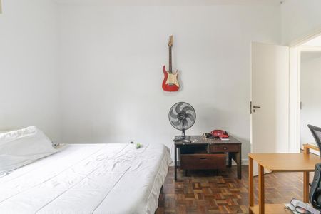 Casa à venda com 220m², 5 quartos e 3 vagas Casa à venda com 220m², 5 quartos e 3 vagasQuarto 2