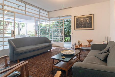 Casa à venda com 220m², 5 quartos e 3 vagas Casa à venda com 220m², 5 quartos e 3 vagasSala