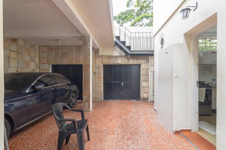 Casa à venda com 220m², 5 quartos e 3 vagas Casa à venda com 220m², 5 quartos e 3 vagasGaragem