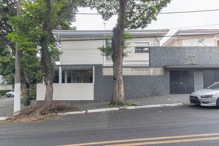 Casa à venda com 220m², 5 quartos e 3 vagas Casa à venda com 220m², 5 quartos e 3 vagasFachada