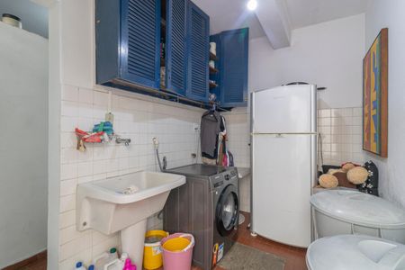 Casa à venda com 220m², 5 quartos e 3 vagas Casa à venda com 220m², 5 quartos e 3 vagasÁrea de Serviço