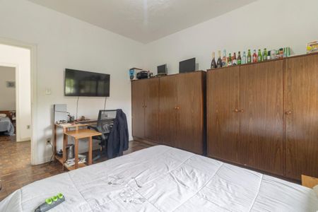 Casa à venda com 220m², 5 quartos e 3 vagas Casa à venda com 220m², 5 quartos e 3 vagasQuarto 2