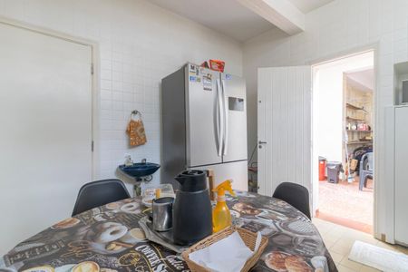 Casa à venda com 220m², 5 quartos e 3 vagas Casa à venda com 220m², 5 quartos e 3 vagasCozinha