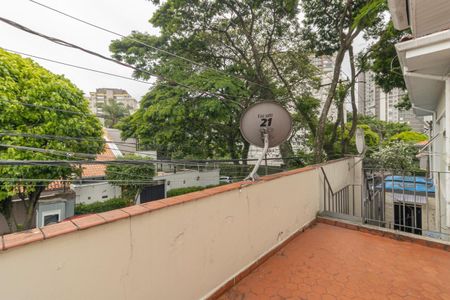 Casa à venda com 220m², 5 quartos e 3 vagas Casa à venda com 220m², 5 quartos e 3 vagasVaranda