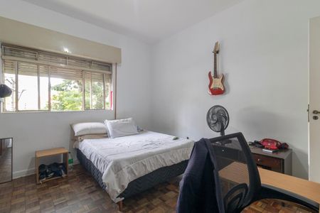 Casa à venda com 220m², 5 quartos e 3 vagas Casa à venda com 220m², 5 quartos e 3 vagasQuarto 2