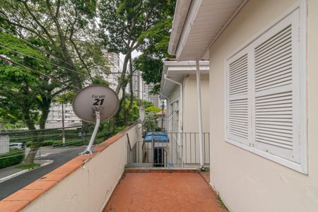 Casa à venda com 220m², 5 quartos e 3 vagas Casa à venda com 220m², 5 quartos e 3 vagasVaranda