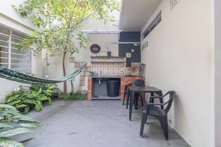 Casa à venda com 220m², 5 quartos e 3 vagas Casa à venda com 220m², 5 quartos e 3 vagasEspaço Gourmet