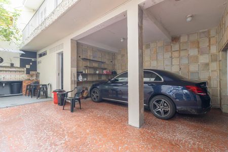 Casa à venda com 220m², 5 quartos e 3 vagas Casa à venda com 220m², 5 quartos e 3 vagasGaragem