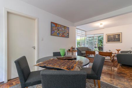 Casa à venda com 220m², 5 quartos e 3 vagas Casa à venda com 220m², 5 quartos e 3 vagasSala de Jantar