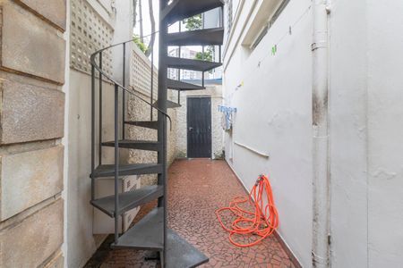 Casa à venda com 220m², 5 quartos e 3 vagas Casa à venda com 220m², 5 quartos e 3 vagasQuintal