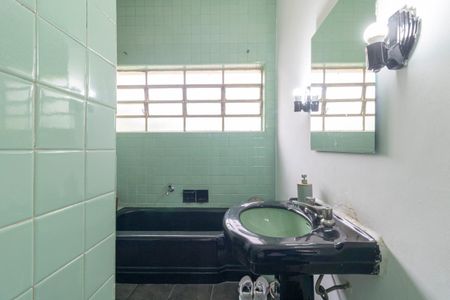 Casa à venda com 220m², 5 quartos e 3 vagas Casa à venda com 220m², 5 quartos e 3 vagasBanheiro