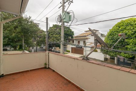 Casa à venda com 220m², 5 quartos e 3 vagas Casa à venda com 220m², 5 quartos e 3 vagasVaranda