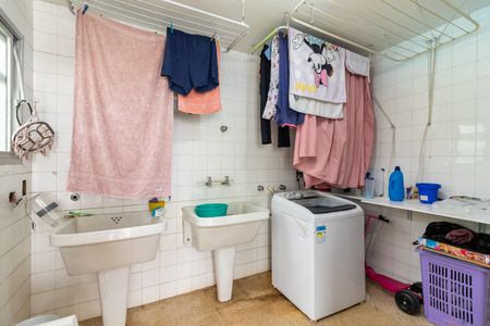 Casa para alugar com 360m², 3 quartos e 4 vagas Casa para alugar com 360m², 3 quartos e 4 vagasÁrea de Serviço 2