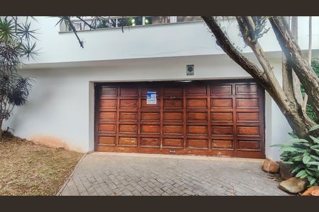 Casa para alugar com 360m², 3 quartos e 4 vagas Casa para alugar com 360m², 3 quartos e 4 vagasFachada