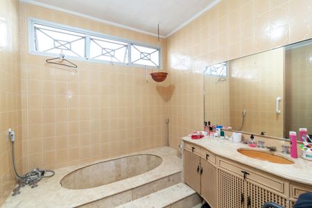 Casa para alugar com 360m², 3 quartos e 4 vagas Casa para alugar com 360m², 3 quartos e 4 vagasBanheiro da Suíte