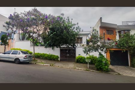 Casa para alugar com 360m², 3 quartos e 4 vagas Casa para alugar com 360m², 3 quartos e 4 vagasFachada