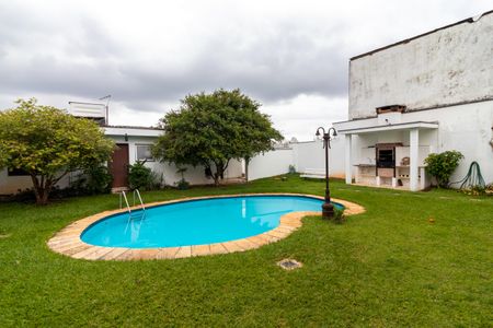 Casa para alugar com 360m², 3 quartos e 4 vagas Casa para alugar com 360m², 3 quartos e 4 vagasQuintal / Piscina