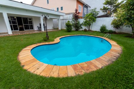 Casa para alugar com 360m², 3 quartos e 4 vagas Casa para alugar com 360m², 3 quartos e 4 vagasQuintal / Piscina