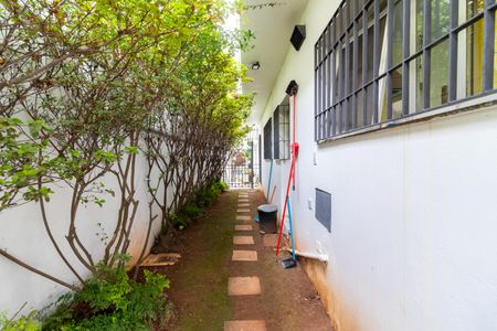 Casa para alugar com 360m², 3 quartos e 4 vagas Casa para alugar com 360m², 3 quartos e 4 vagasCorredor Lataral