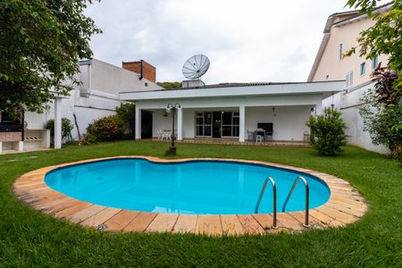Casa para alugar com 360m², 3 quartos e 4 vagas Casa para alugar com 360m², 3 quartos e 4 vagasQuintal / Piscina