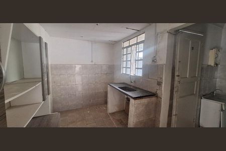 Casa à venda com 196m², 4 quartos e sem vaga