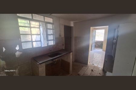 Casa à venda com 196m², 4 quartos e sem vaga